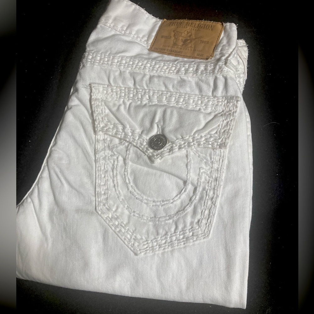 Rare!  EUC True Religion Straight Super QT in “NEVER ENDING WHITE” 32x30